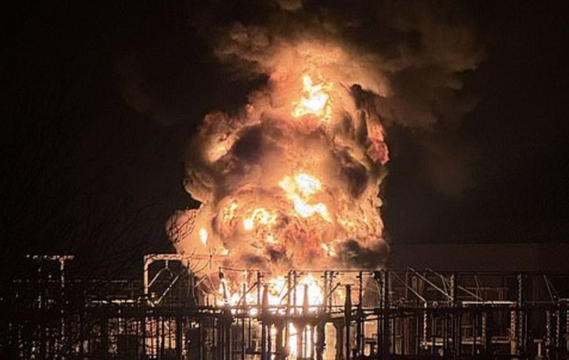Un incendiu puternic a paralizat Aeroportul Heathrow din Londra, unul dintre cele mai aglomerate din Europa. Mii de zboruri au fost anulate | VIDEO