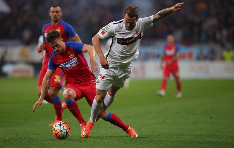 Derby de România. Steaua - Dinamo 1-1. Meciul a fost decis de un autogol şi de reuşita "rezervei" Gnohéré. Reacţii / FOTO & VIDEO