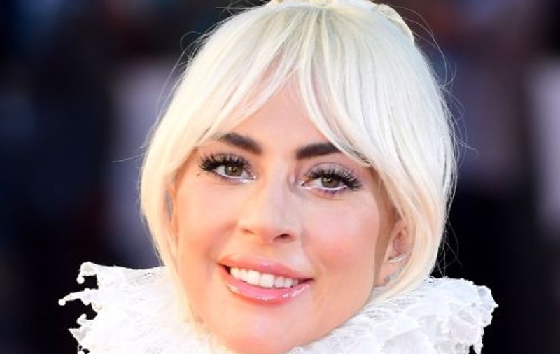 FOTO | Lady Gaga, apariție extravagantă la premiera filmului "A star is born" în UK