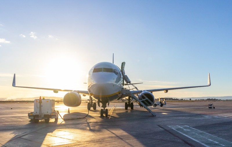 Statele UE ar putea să împartă între ele combustibilul pentru avioane: măsurile propuse în caz de penurie