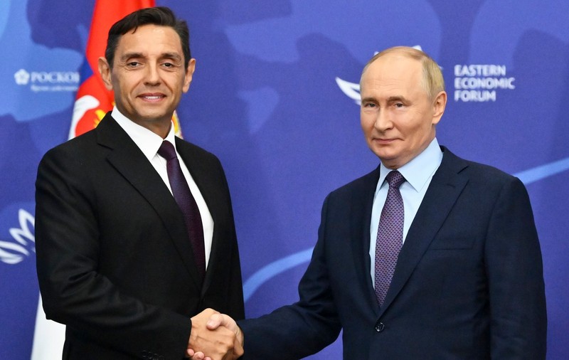 Fostul șef al spionilor sârbi s-a întâlnit cu Putin la Vladivostok și i-a dat asigurări că Belgradul rămâne un „partener strategic” al Moscovei