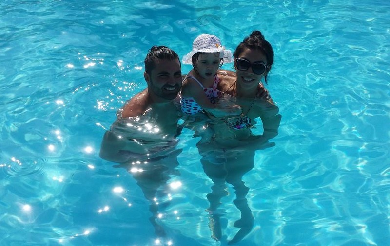Pepe şi Raluca, SHOW ÎN PISCINĂ, cu fetiţa! CÂT DE BINE ARATĂ ea, deşi este ÎNSĂRCINATĂ | FOTO