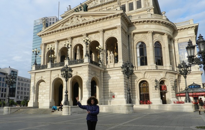 Cântăreţei Nico i s-a confiscat aparatul foto la concertul lui George Michael de la Frankfurt 