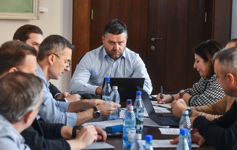 Ciprian Ciucu anunță că nu vor mai fi discuții despre majorări de tarife la STB și a cerut companiei să vină „cu un plan clar de reducere a cheltuielilor”