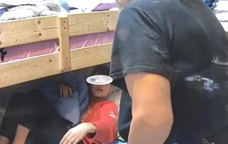 Cinci copii din Galaţi, agresaţi fizic şi psihic de bunici timp de 10 ani. „Nu ai voie să mânânci fără ştirea mea! Mânânci cât îţi dau eu!”