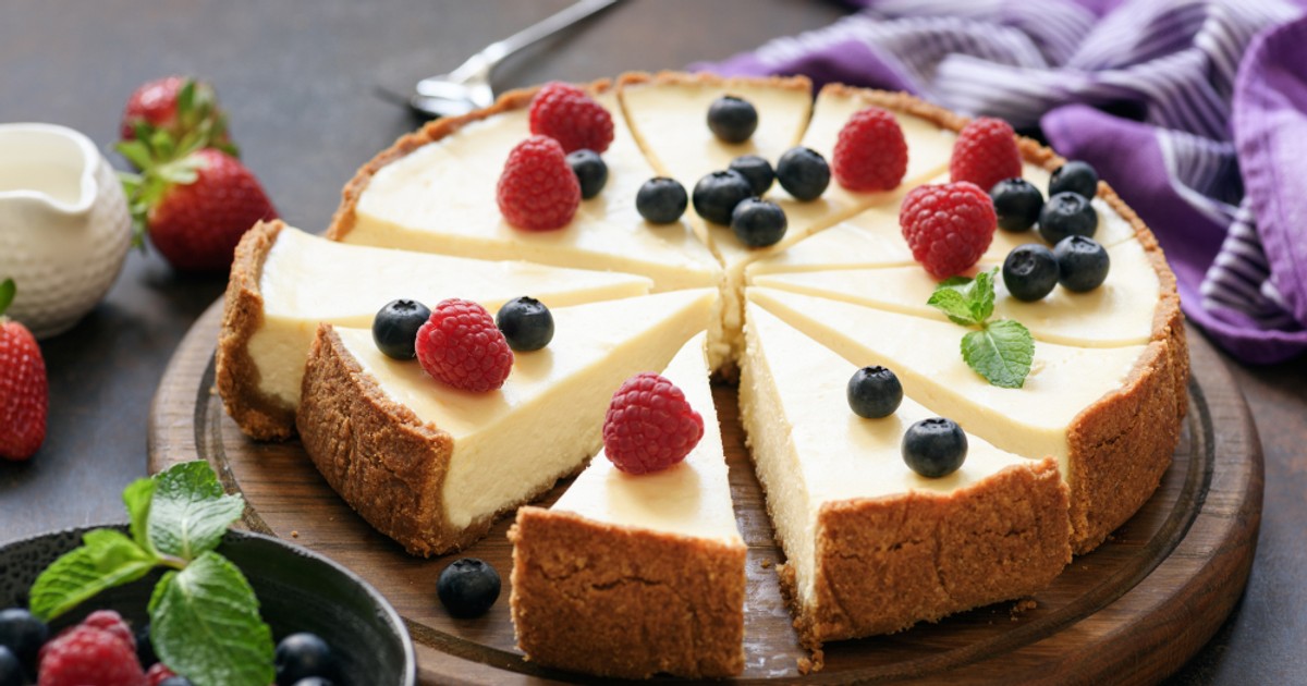 Cheesecake - rețete ușoare pentru prăjitură cu cremă de brânză și cheesecake fără coacere