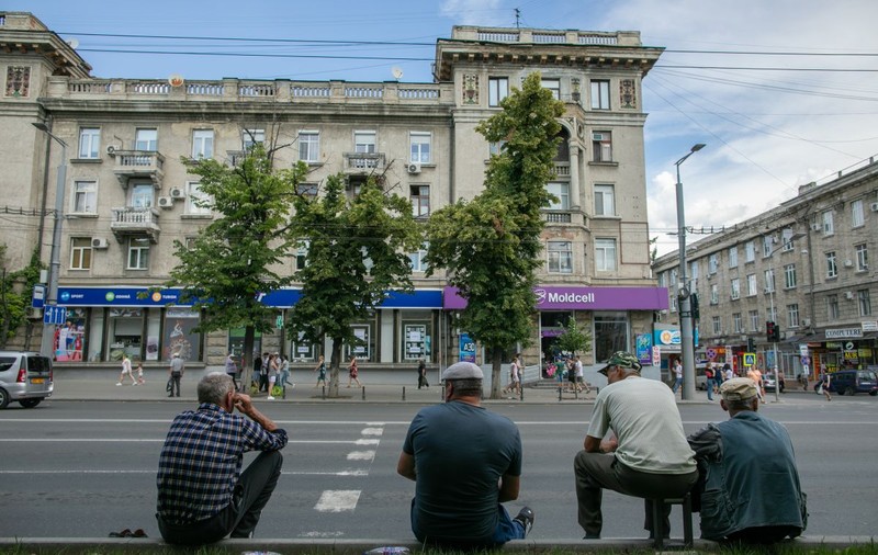 Scriitorul Vasile Ernu explică de ce a ajuns Republica Moldova în criză politică: „Revoluţiile bormotuha” de la Chişinău pe înţelesul tuturor