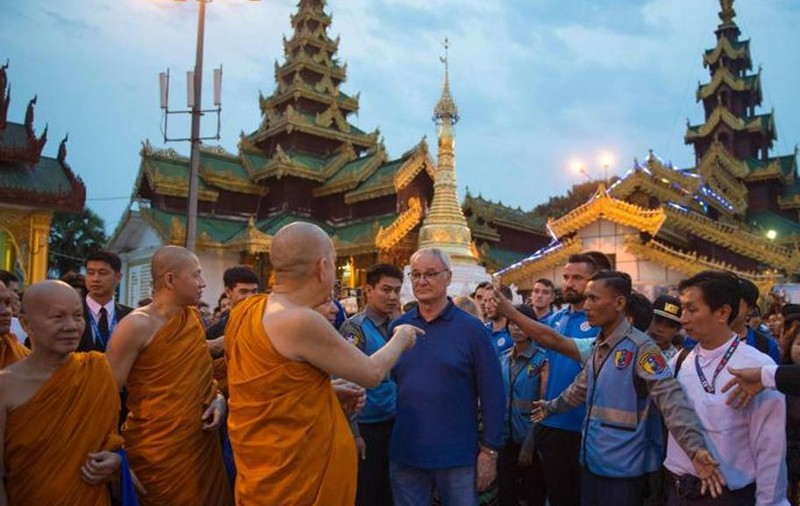 Mesut Özil, internațional german de origine turcă, a ajuns la Mecca. Leicester a mers în patria budhismului