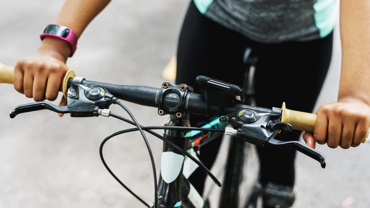 Amenzi mai mici pentru bicicliștii care încalcă regulile de circulație. Klaus Iohannis a promulgat legea