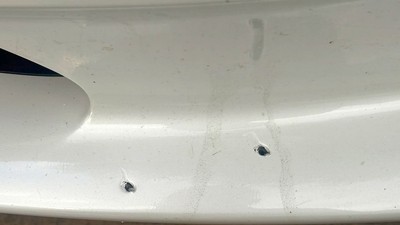 Așa arată găurile găsite de șeful DGASPC Giurgiu pe mașină