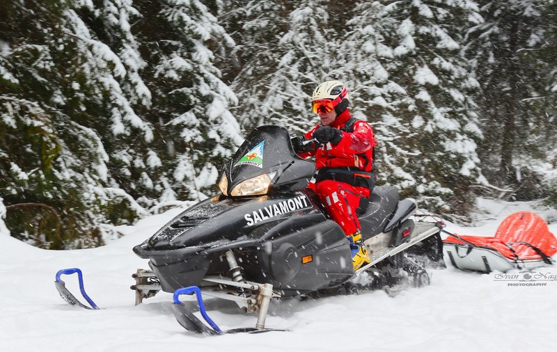 Risc crescut de avalanşă în munții Făgăraş. Traseele montane au fost închise