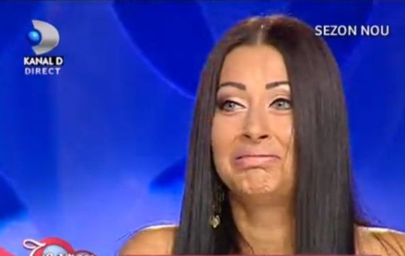 Doi masculi bine au venit să o CUCEREASCĂ pe GABI CRISTEA în direct! Vezi reacţia vedetei! | FOTO