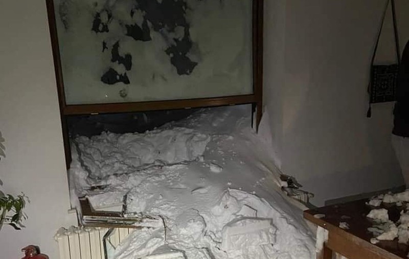 Mărturia unui turist aflat în cabana Capra, în momentul avalanșei. „S-a auzit ca un vuiet. Un geam s-a spart”