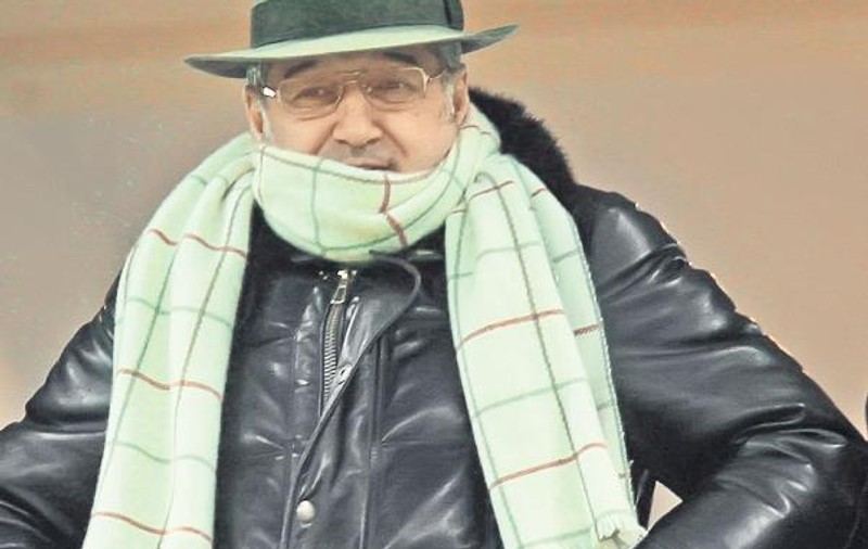 Gigi, câţi bani le dai anul ăsta colindătorilor?