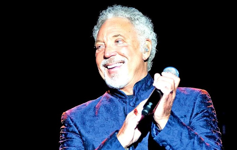 Tom Jones, în continuare în spital. Artistul şi-a anulat încă două concerte