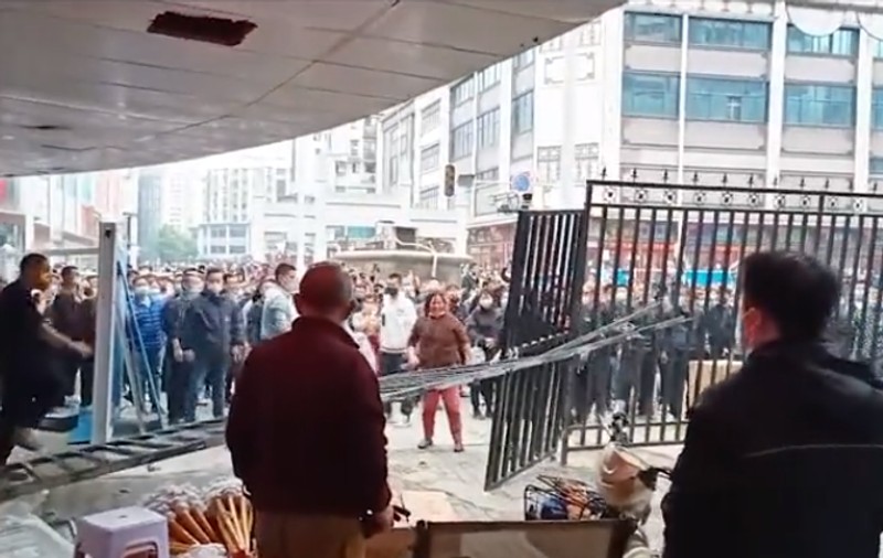 Violențe în Shanghai și proteste în mai multe orașe din China față de regimul lui Xi Jinping și restricțiile anti-COVID
