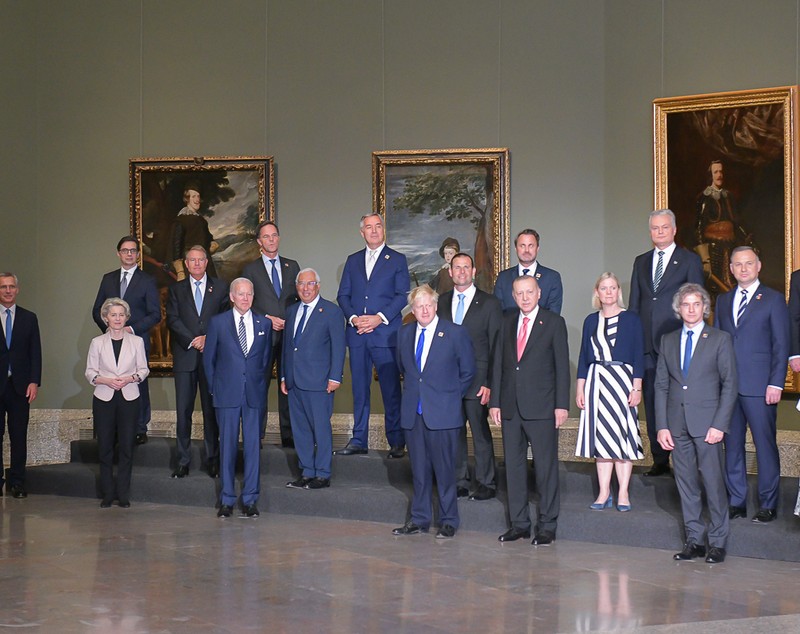 Imagini cu președintele Klaus Iohannis de la Muzeul Prado din Madrid, înainte de cina liderilor NATO. Piesa de rezistență a meniului