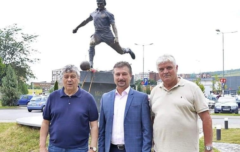 Mircea Lucescu vrea să construiască la Hunedoara un teren sintetic. «Il Luce» se bagă la minifotbal