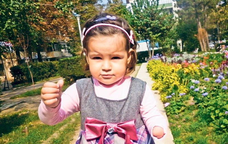 Scrisoarea săptămânii | «Fetiţa mea s-a născut fără mânuţa stângă»