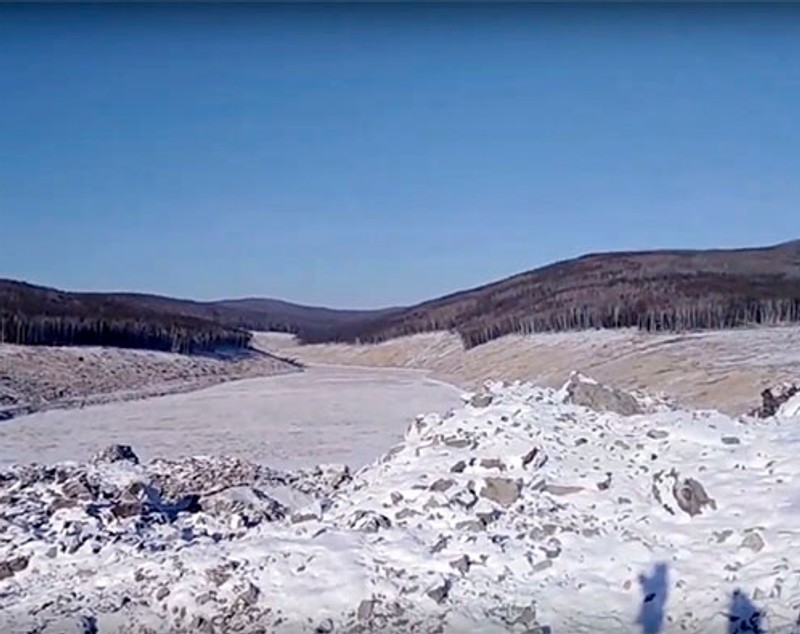FOTO & VIDEO | Un întreg deal din Rusia a fost distrus după impactul cu un presupus "meteorit". Totuși, nu toți experții sunt de acord