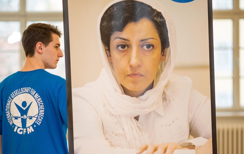 O activistă iraniană pentru drepturile omului a fost condamnată la 8 ani de închisoare şi 70 de lovituri de bici