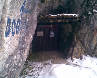 Tunelul prin munte, lângă Lacul Scropoasa
