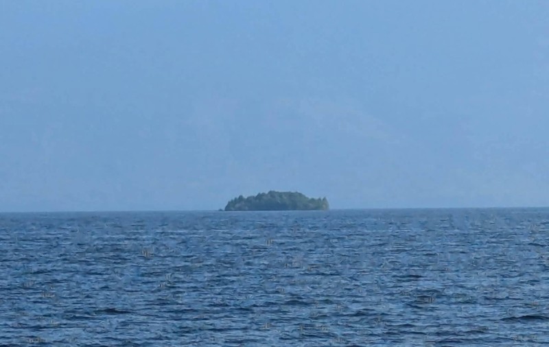 O insulă de 140 de metri lungime, plină de copaci, a apărut de nicăieri într-un lac din Canada, apoi a dispărut: nu mai poate fi văzută nici din satelit