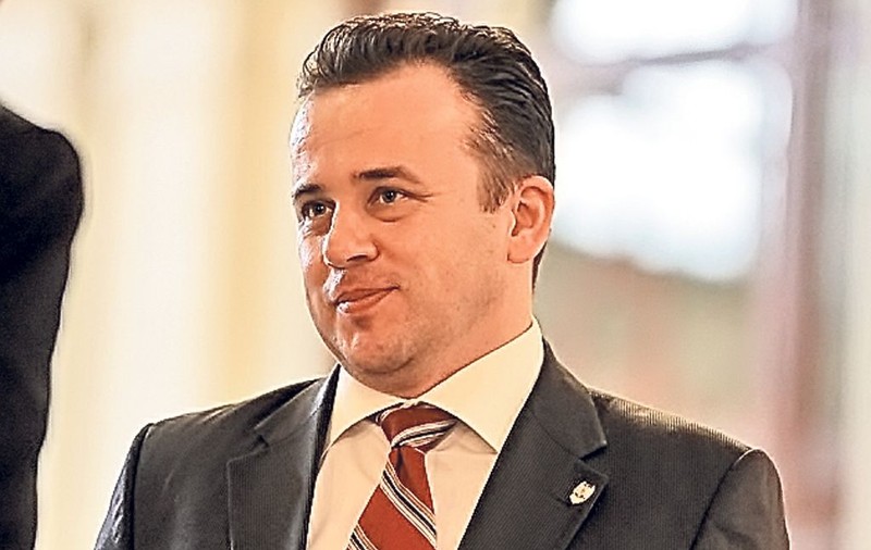 Din 2018, toți angajații din învățământ primesc salariile în aceeași zi