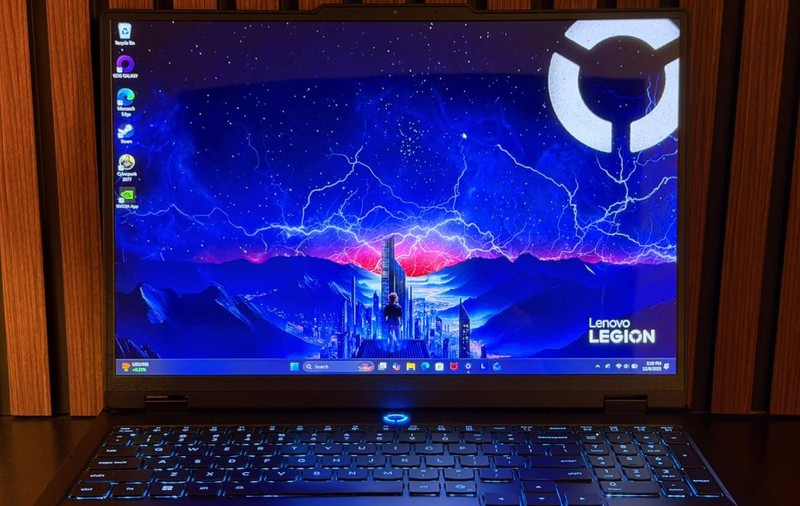 Lenovo Legion 5 Pro cu NVIDIA GeForce RTX 5070 Ti review: un laptop de gaming de top îmbrăcat în straie „business”