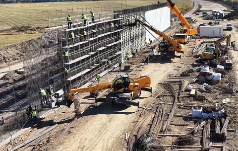 Lucrări pe un lot autostradă din A8