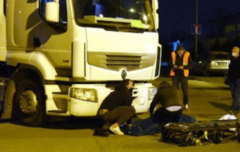 Un şofer român este cercetat pentru ucidere din culpă, după ce a trecut cu TIR-ul peste un coleg ce urma să iasă la pensie în acea zi