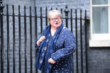 Thérèse Coffey, sosind pe Downing Street, pe 6 September 2022. Foto: EPA