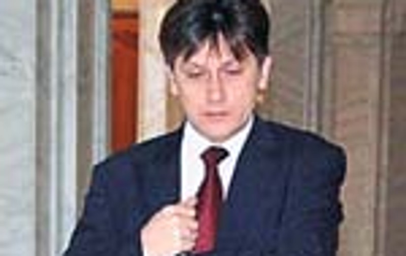 Crin Antonescu, campionul chiulangiilor din Parlament