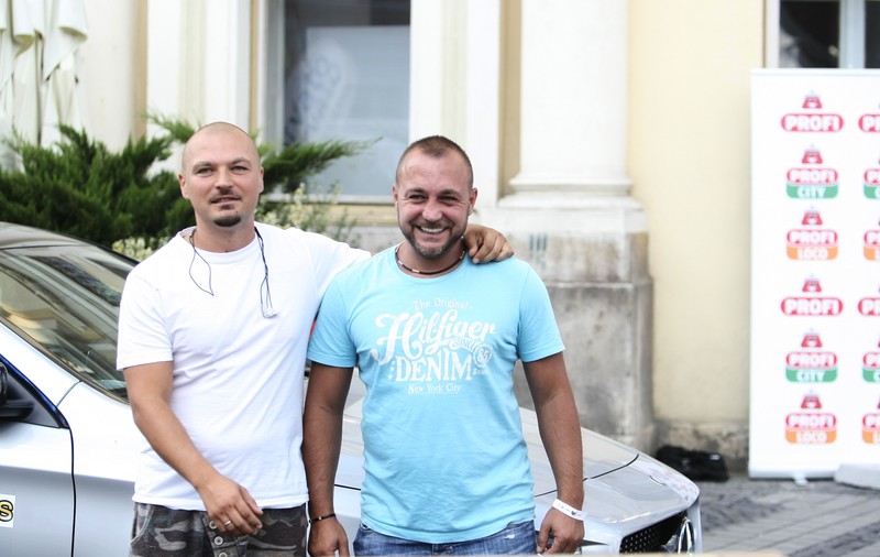 EXCLUSIV/ Mezinul a devenit mâna lui dreaptă după ce au pierdut alt frate. Fotografii în premieră cu Puya și fratele său cel mic!