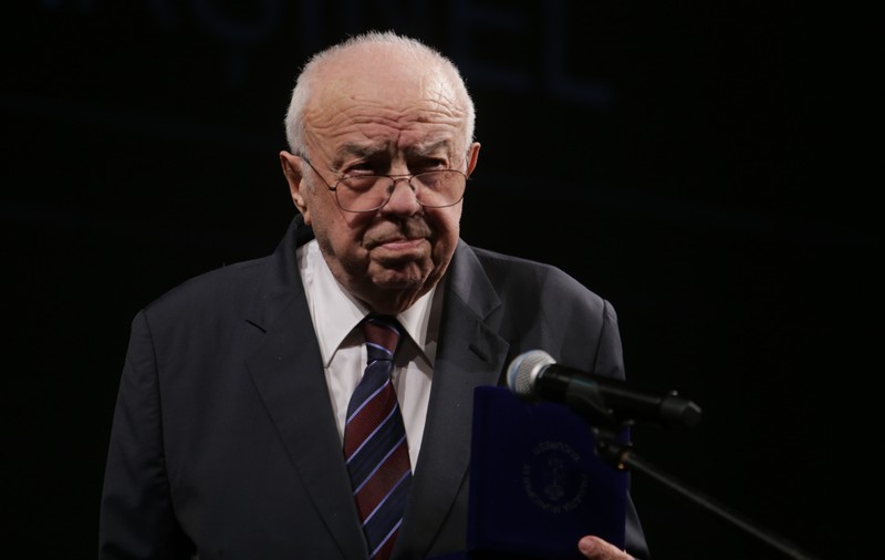 VIDEO EXCLUSIV/Alexandru Arșinel a ales să împartă premiul cu soția sa. ”Merg să-i duc florile acasă”