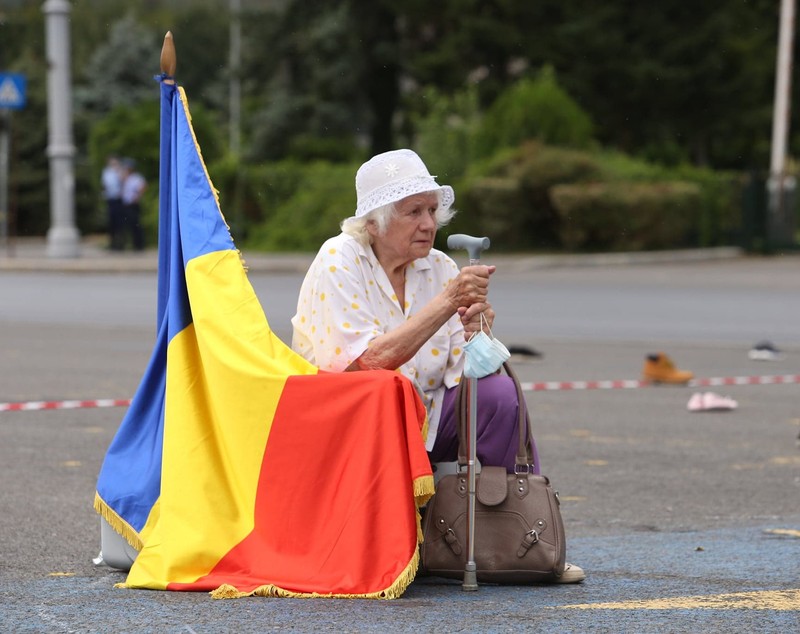 Protest inedit în Piața Victoriei, la doi ani de la violențele înregistrate la “mitingul diasporei” din 10 august. ”Diaspora dă papucii”