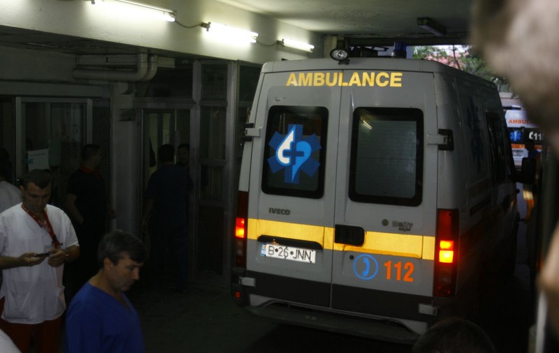 Un autobuz cu 18 muncitori s-a RĂSTURNAT într-un şanţ, în judeţul Timiş