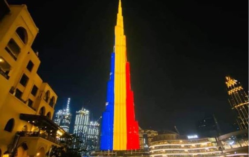 Cea mai înaltă clădire din lume și celebra Times Square, luminate în culorile României