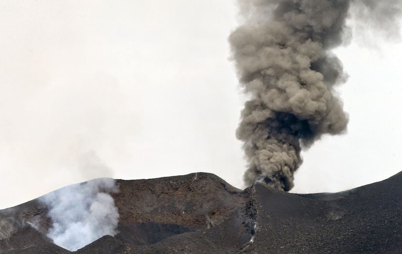 LAVA vulcanului Pico do Fogo a DISTRUS două LOCALITĂȚI!