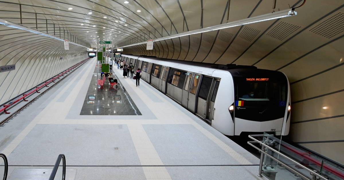 Stație de metrou București, România, metroul se afla pe peron