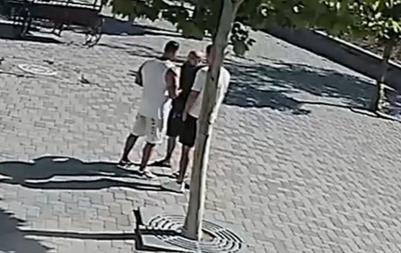 Un bărbat din Cernavodă a fost omorât de față cu fiul său. Crima a fost filmată de o cameră de supraveghere