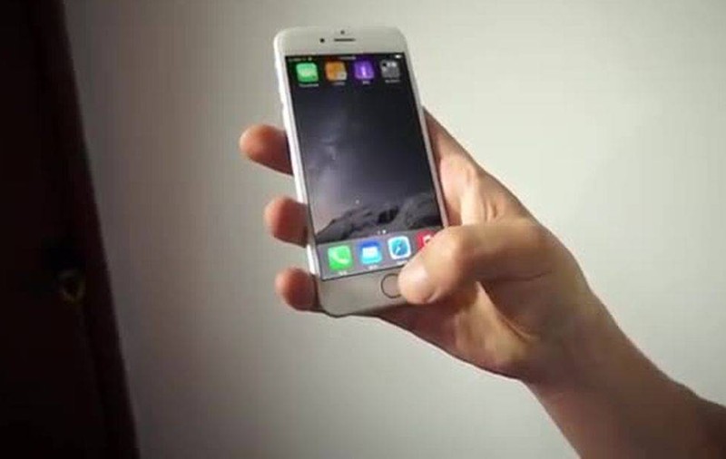 Alergic la Iphone 6! Un bărbat a ajuns la doctor din cauza telefonului mobil