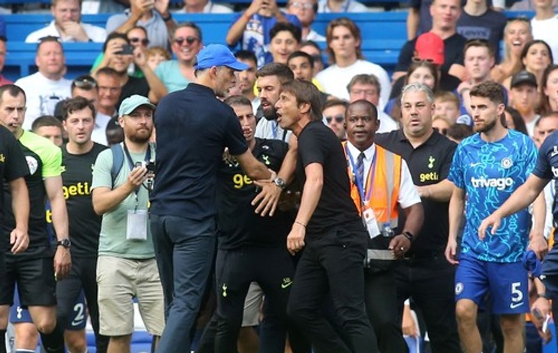 Antrenorii Thomas Tuchel și Antonio Conte s-a încăierat pe teren, la finalul meciului Chelsea - Tottenham