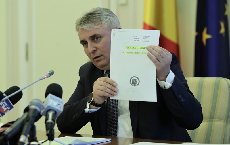 Bode îl acuză pe Drulă de „conspirații la nivel înalt” pe tema achiziției de BMW-uri: „Sunt documente semnate de el, se autodenunță”. Reacția liderului USR