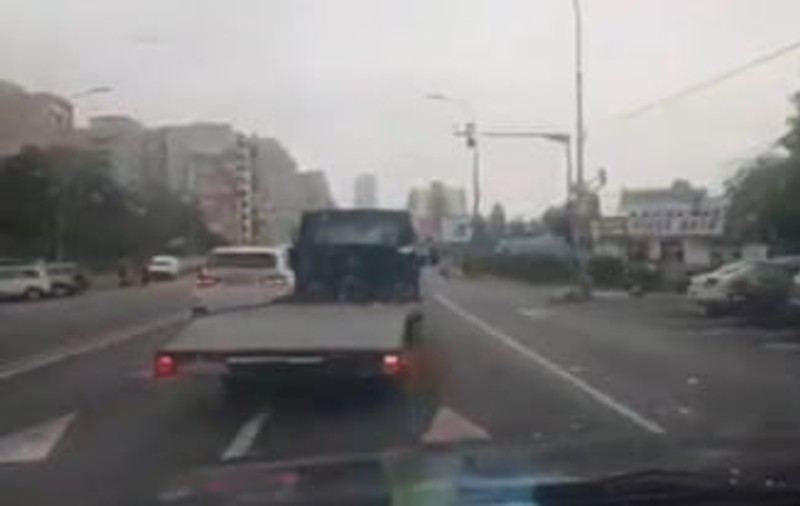 Un șofer cu alcoolemie de 1,7 la mie a fost oprit de oameni în trafic, la Cluj. "Ia-i cheia. E mort de beat"