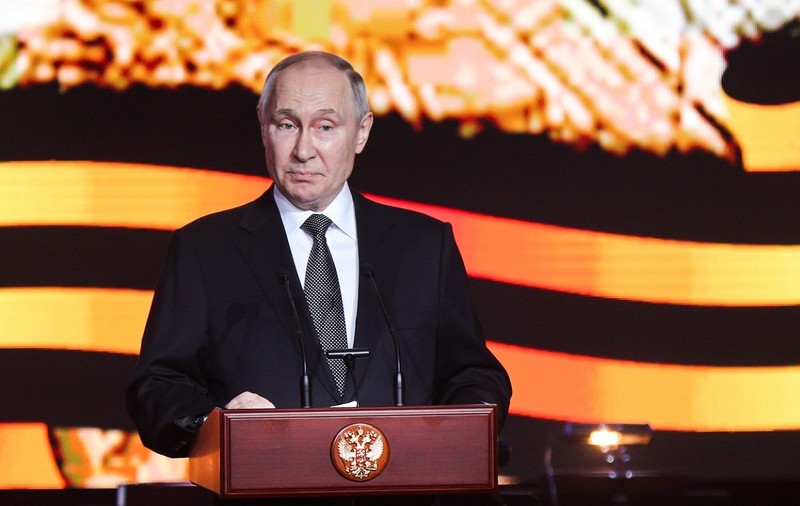 Vladimir Putin: „Incredibil, dar adevărat: suntem din nou amenințați cu tancuri germane, la bordul cărora se află cruci”