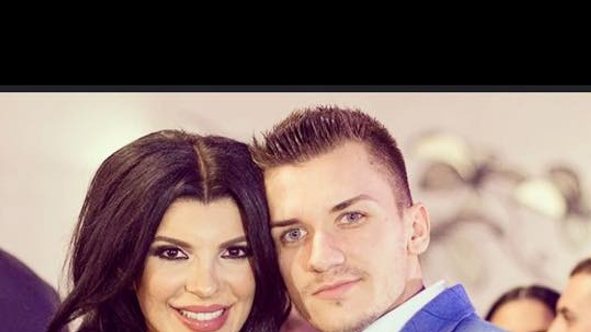 Andreea Tonciu și soul ei, daniel Niculescu, fotografiai în timp ce dansează