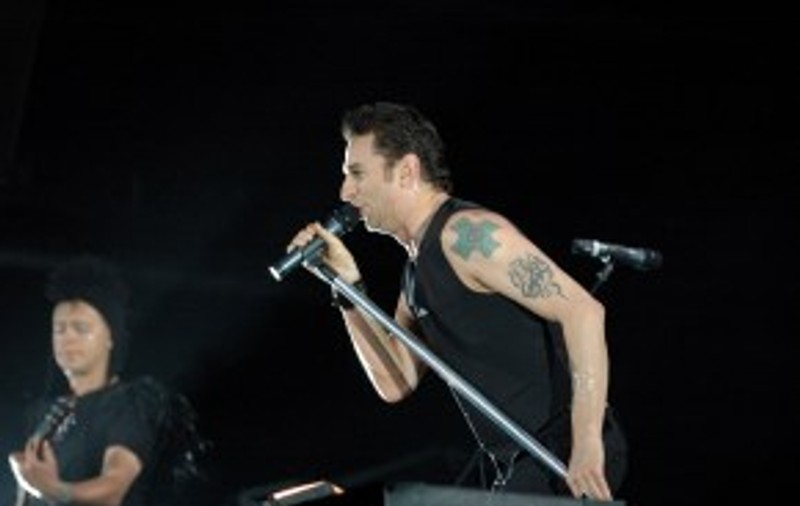 Biletele la concertul Depeche Mode din zonele Gazon A şi B, epuizate