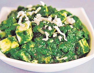 Palak paneer e una dintre mâncărurile preferate ale Iuliei