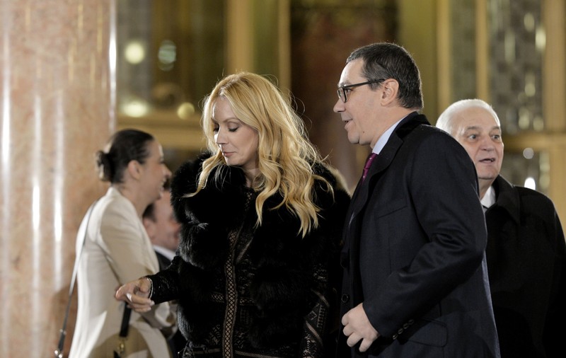 La cine ar fi rămas copiii lui Victor Ponta după divorțul de Daciana Sârbu. Decizia luată de cele două fiice